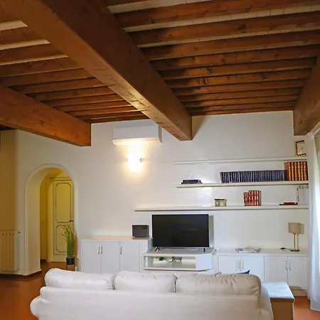 Maison B Apartment Prato (Prato)