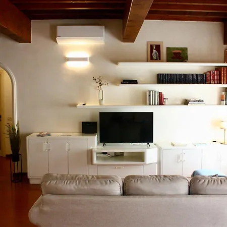 Maison B